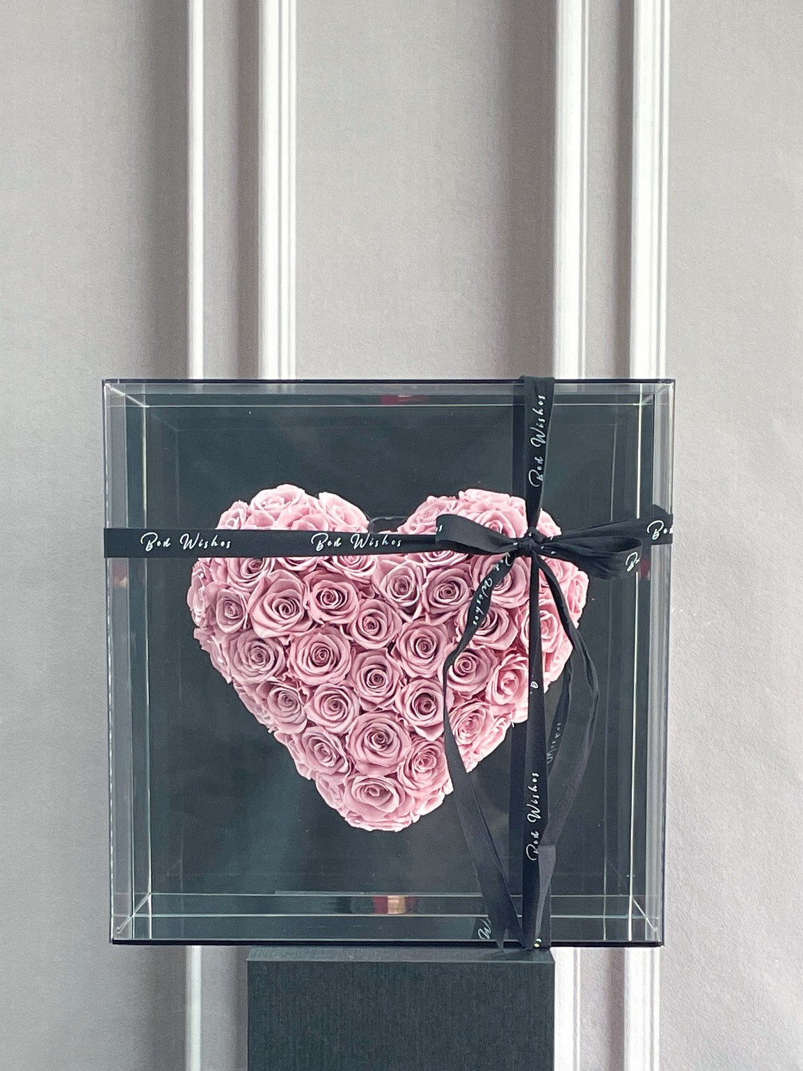 Acrylic Preserved Rose Heart-Shaped Gift Box — A Romantic Gift for Your Beloved; Ideal for Birthdays, Holidays, and Wedding Favors