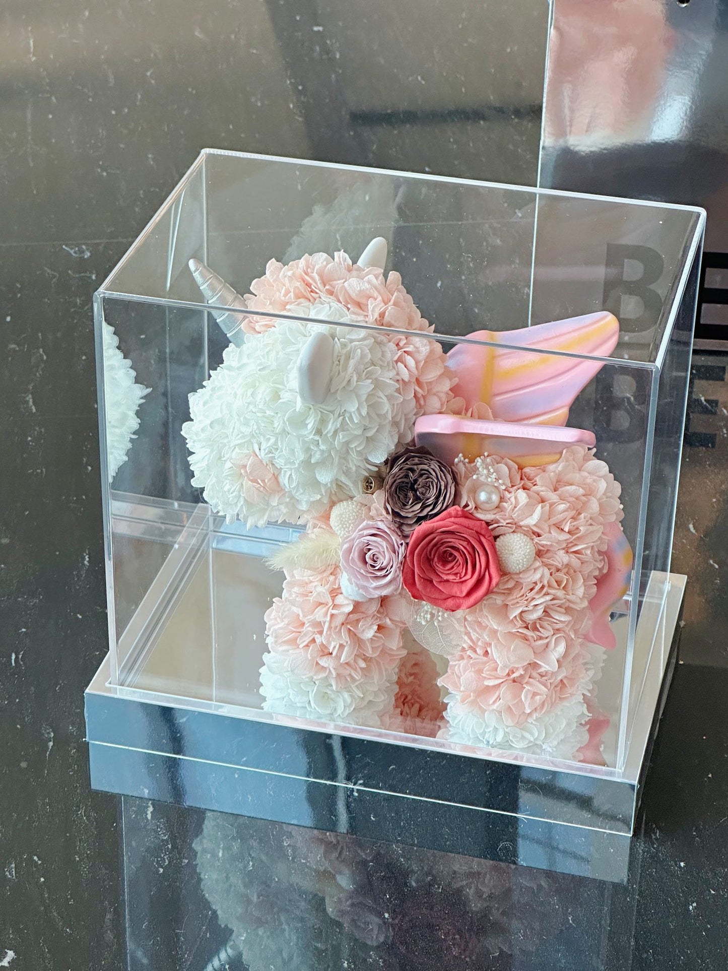 Charming & Adorable Preserved Flower Unicorn Ornament — Elegant Anniversary Gift Box, Ideal Holiday Present & Birthday Gift Set