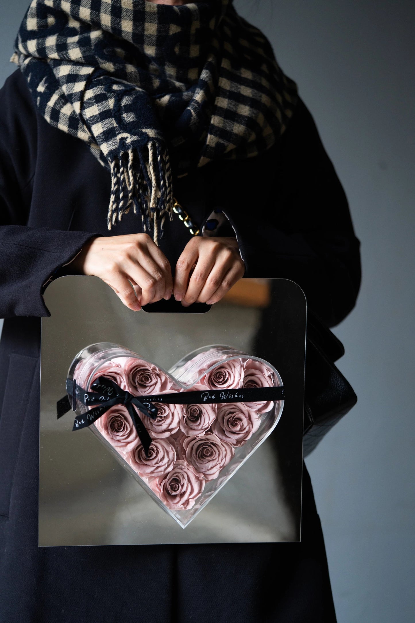 Preserved Rose Mirror-Heart Ornament — The Perfect Gift for Qixi Festival; Also Ideal for Anniversaries, Wedding Favors, and Birthday Celebrations.