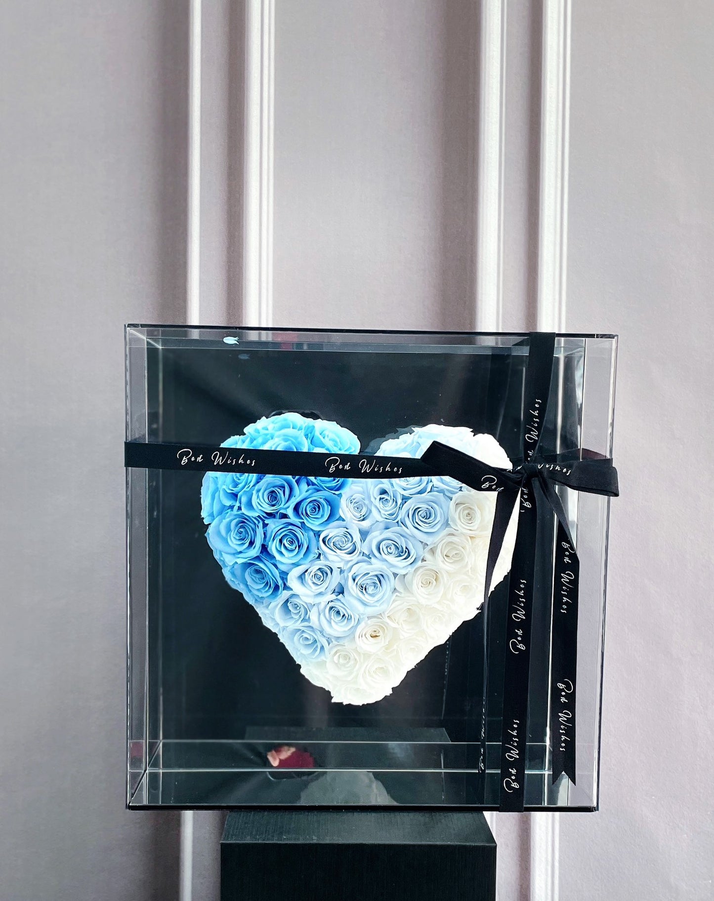 Acrylic Preserved Rose Heart-Shaped Gift Box — A Romantic Gift for Your Beloved; Ideal for Birthdays, Holidays, and Wedding Favors