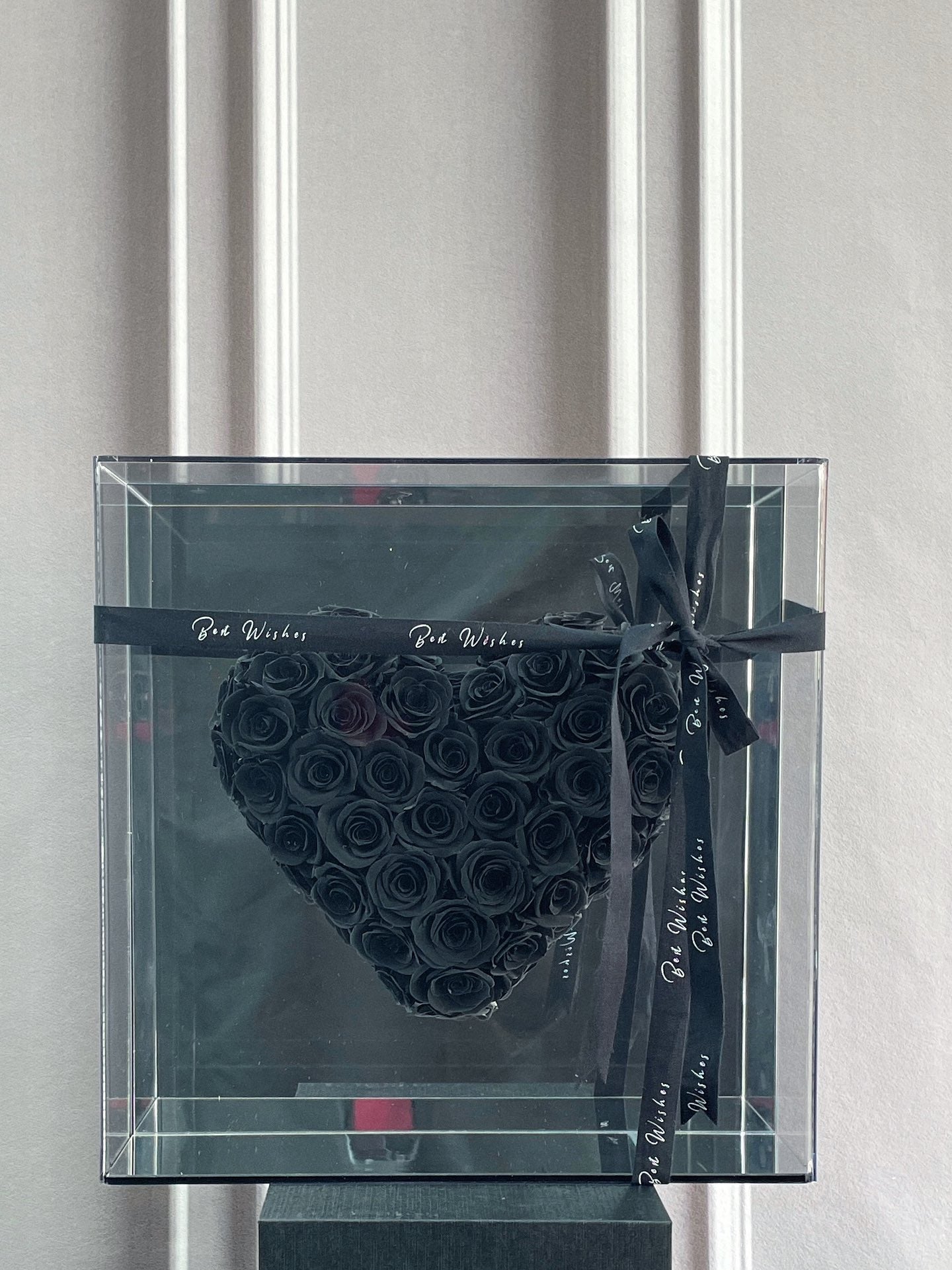 Acrylic Preserved Rose Heart-Shaped Gift Box — A Romantic Gift for Your Beloved; Ideal for Birthdays, Holidays, and Wedding Favors