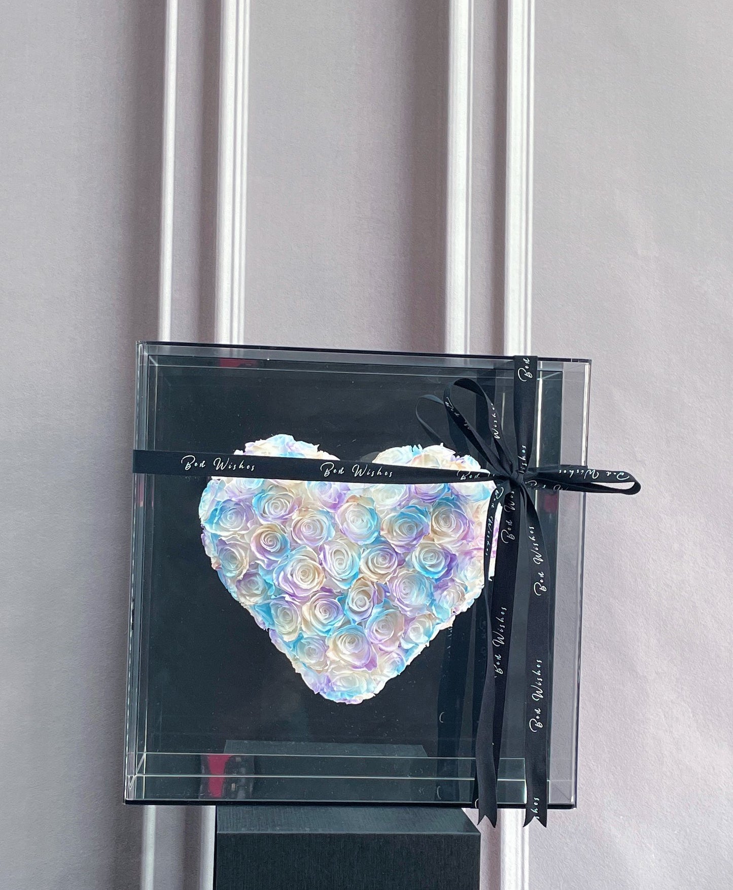 Acrylic Preserved Rose Heart-Shaped Gift Box — A Romantic Gift for Your Beloved; Ideal for Birthdays, Holidays, and Wedding Favors