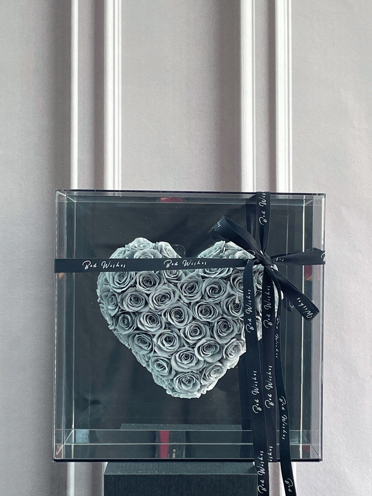 Acrylic Preserved Rose Heart-Shaped Gift Box — A Romantic Gift for Your Beloved; Ideal for Birthdays, Holidays, and Wedding Favors