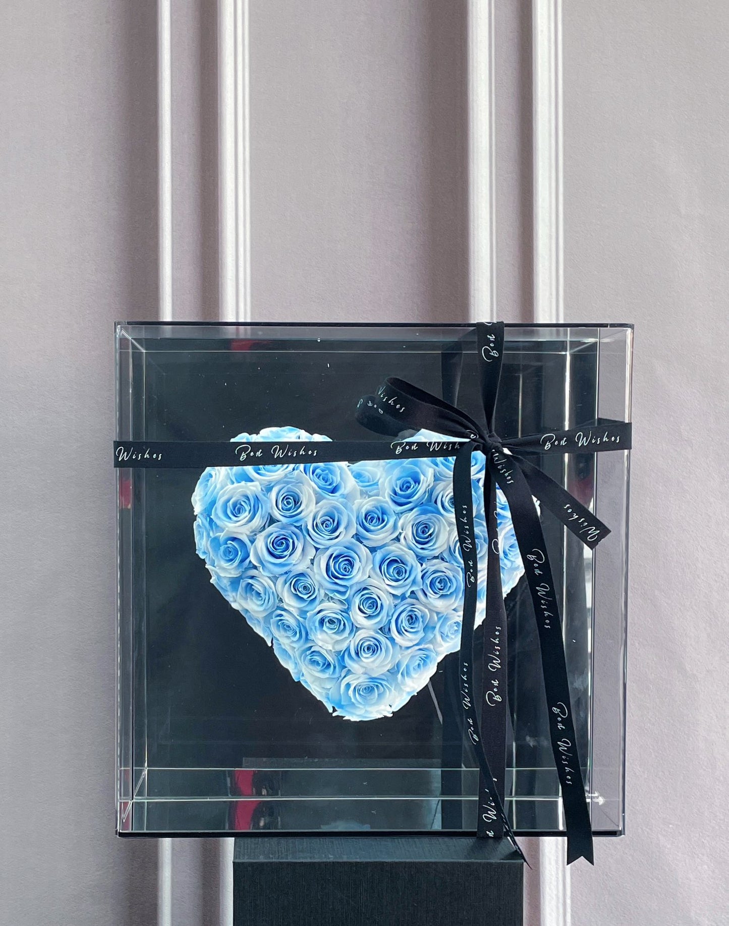 Acrylic Preserved Rose Heart-Shaped Gift Box — A Romantic Gift for Your Beloved; Ideal for Birthdays, Holidays, and Wedding Favors