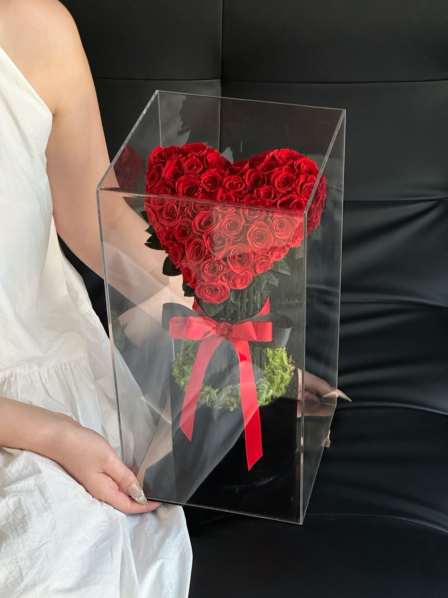 Heart-shaped red roses that never fade - eternal roses preserved flowers for her unique Valentine's Day gift for girlfriends and lovers