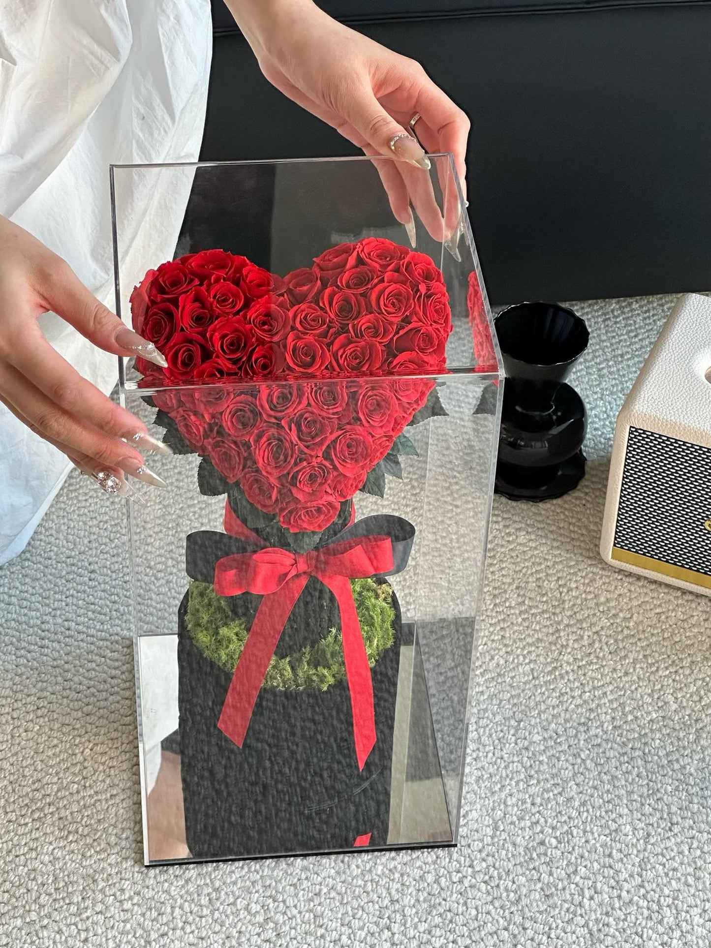 Heart-shaped red roses that never fade - eternal roses preserved flowers for her unique Valentine's Day gift for girlfriends and lovers