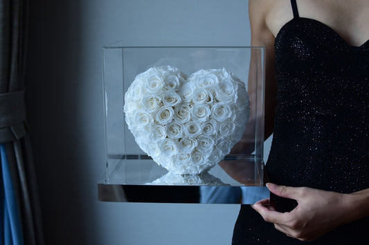Valentine's Day Preserved Rose Gift Box: Heart-Shaped Mirrored Preserved Flower Arrangement—An Exquisite Gift for Wives, Girlfriends, and Fiancées
