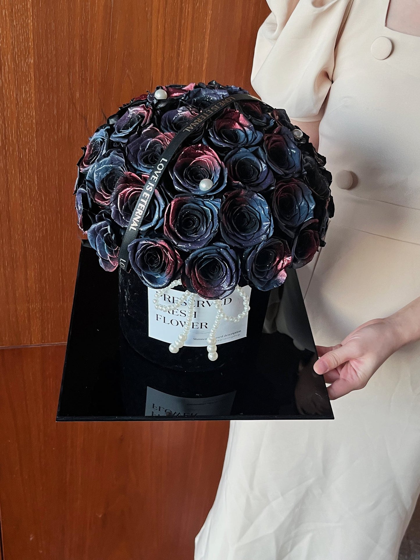 Everlasting Rose Hug Bucket (Preserved) - Timeless Gift for Her, Ideal for Birthday, Wedding