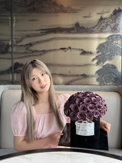 Preserved Rose Flower Bucket: An Exquisite Preserved Flower Gift Box—A Festive Gift for Your Wife or Girlfriend.