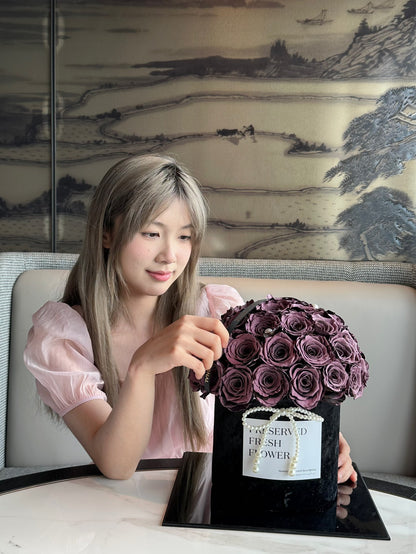 Preserved Rose Flower Bucket: An Exquisite Preserved Flower Gift Box—A Festive Gift for Your Wife or Girlfriend.