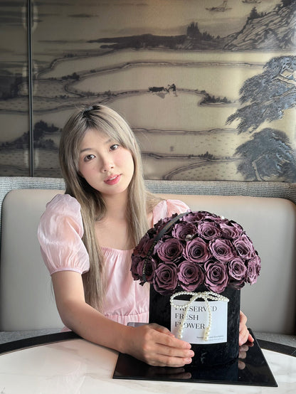 Preserved Rose Flower Bucket: An Exquisite Preserved Flower Gift Box—A Festive Gift for Your Wife or Girlfriend.