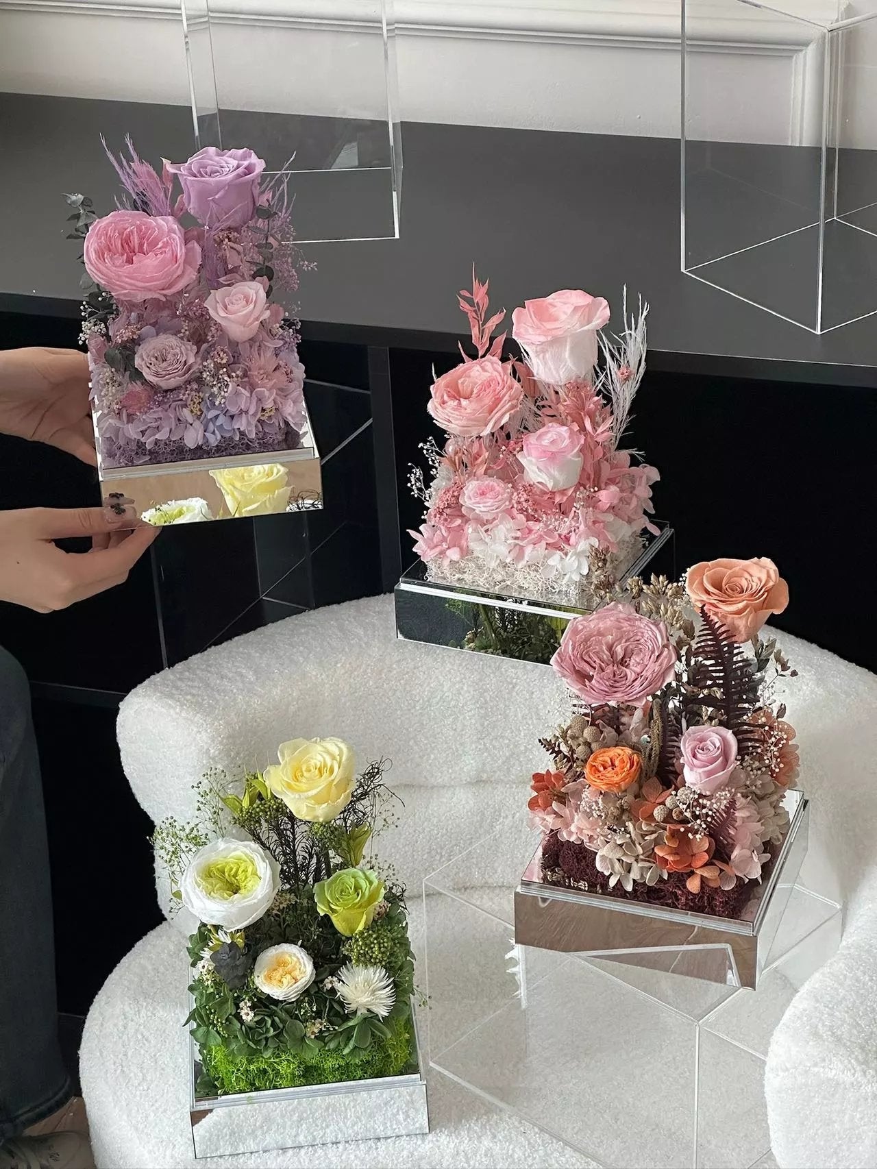 Premium Preserved Flower Garden Gift Box: Acrylic Everlasting Rose Ornament — A Birthday and Valentine's Day Gift for Female Friends
