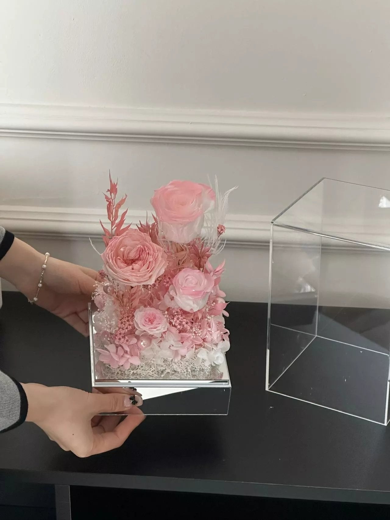 Premium Preserved Flower Garden Gift Box: Acrylic Everlasting Rose Ornament — A Birthday and Valentine's Day Gift for Female Friends