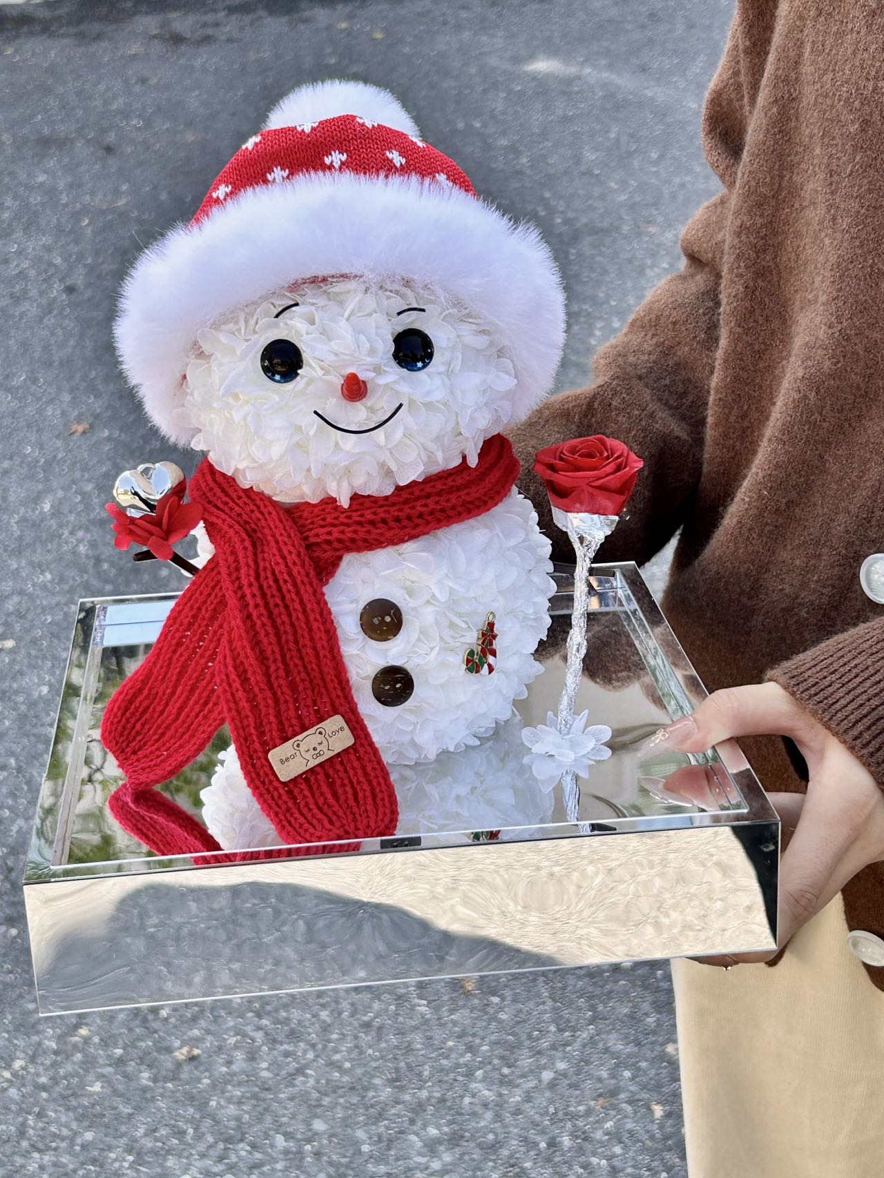 Creative Cartoon Snowman Preserved Flower Art Ornament: Featuring an adorable cartoon snowman design, it makes for a delightful birthday gift.