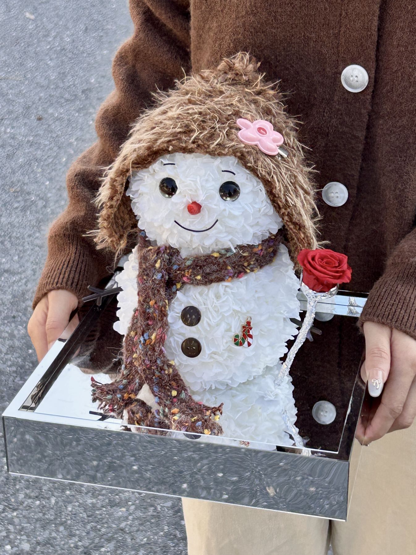 Creative Cartoon Snowman Preserved Flower Art Ornament: Featuring an adorable cartoon snowman design, it makes for a delightful birthday gift.