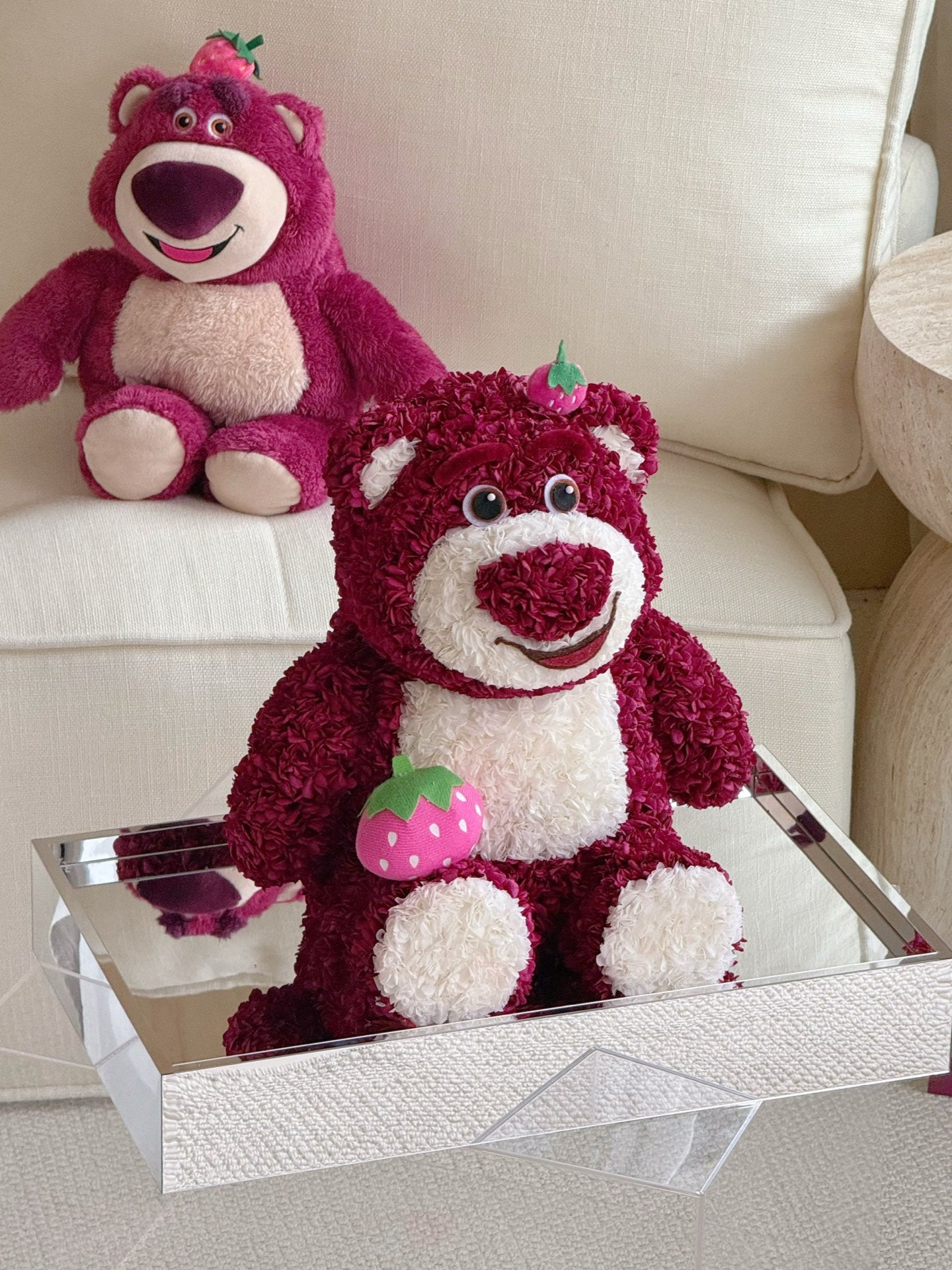 Flowers, hydrangeas, strawberry bear plush toys, birthday gifts, holiday gifts, Christmas gifts