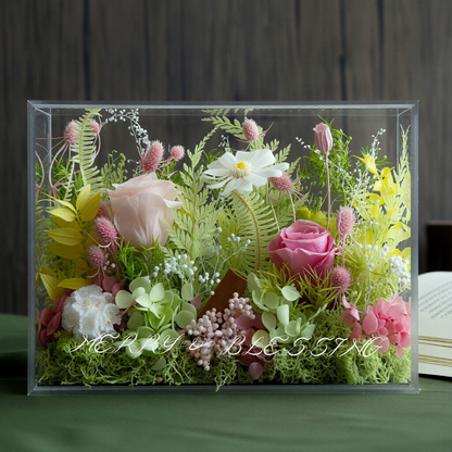 Transparent acrylic preserved flower gift box floral arrangement, an ideal choice for living room decoration and tabletop display.