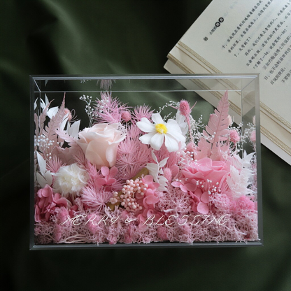 Transparent acrylic preserved flower gift box floral arrangement, an ideal choice for living room decoration and tabletop display.
