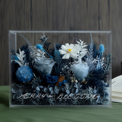 Transparent acrylic preserved flower gift box floral arrangement, an ideal choice for living room decoration and tabletop display.