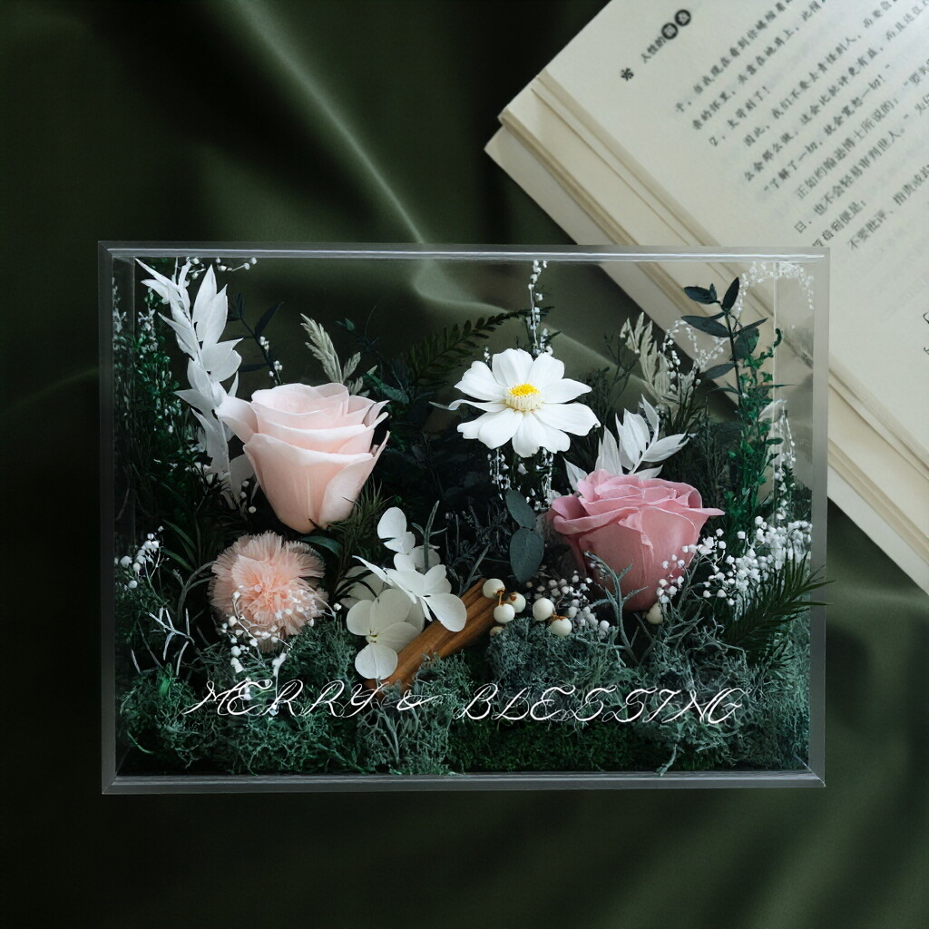 Transparent acrylic preserved flower gift box floral arrangement, an ideal choice for living room decoration and tabletop display.