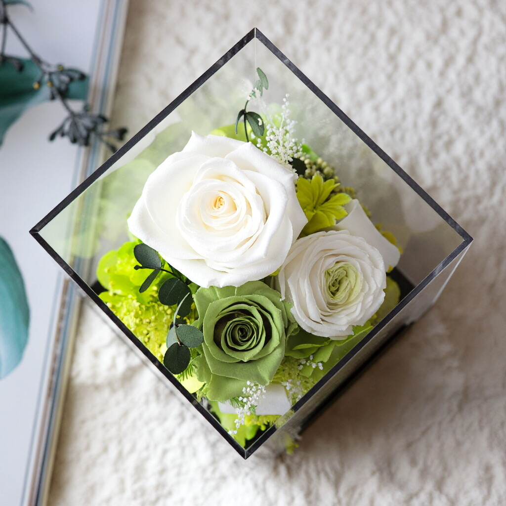 Preserved Flower Gift Box — Featuring Transparent Acrylic Packaging — An Ideal Choice for Festive Greetings, Mother's Day, and Birthday Gifts