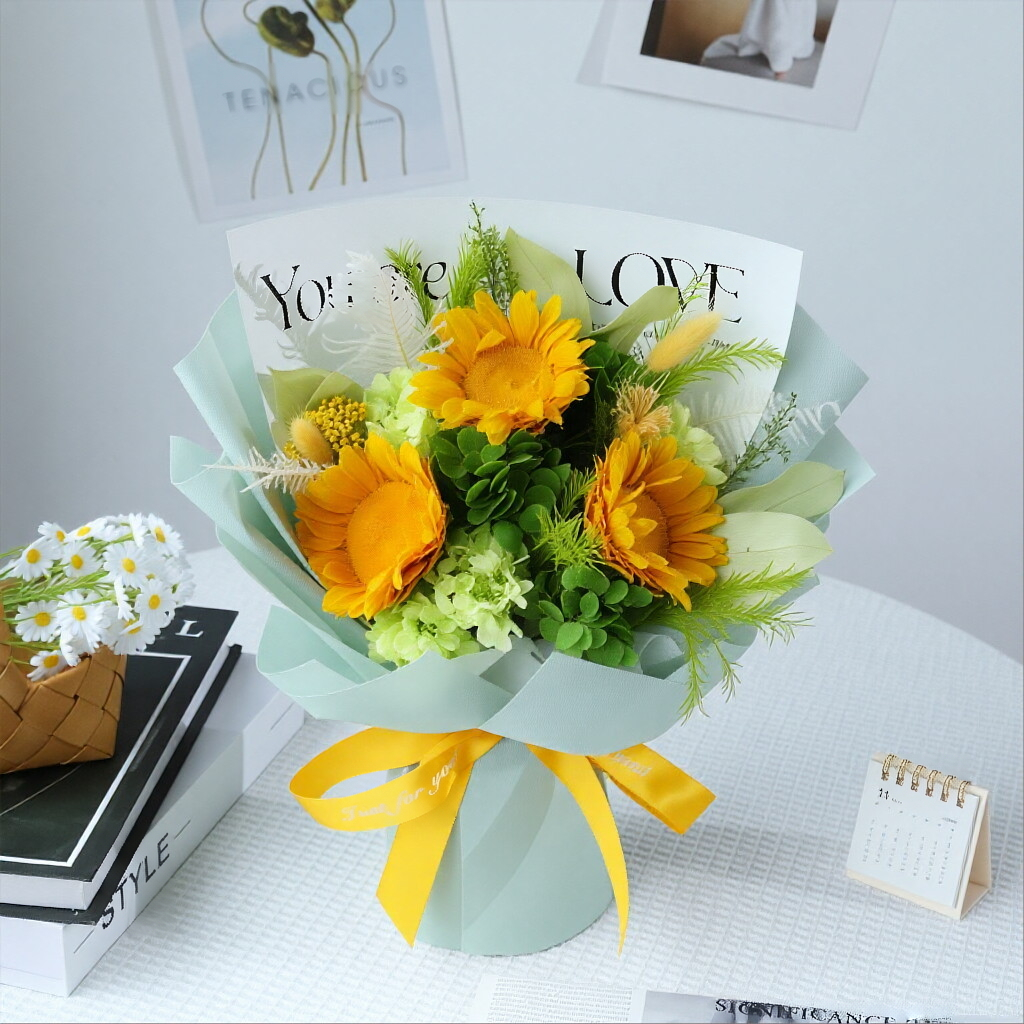 Creative Gift Box with Preserved Flowers and Cartoon Plush — Individually Packaged — Rose Bouquet for Mother's Day, Birthdays, or Valentine's Day
