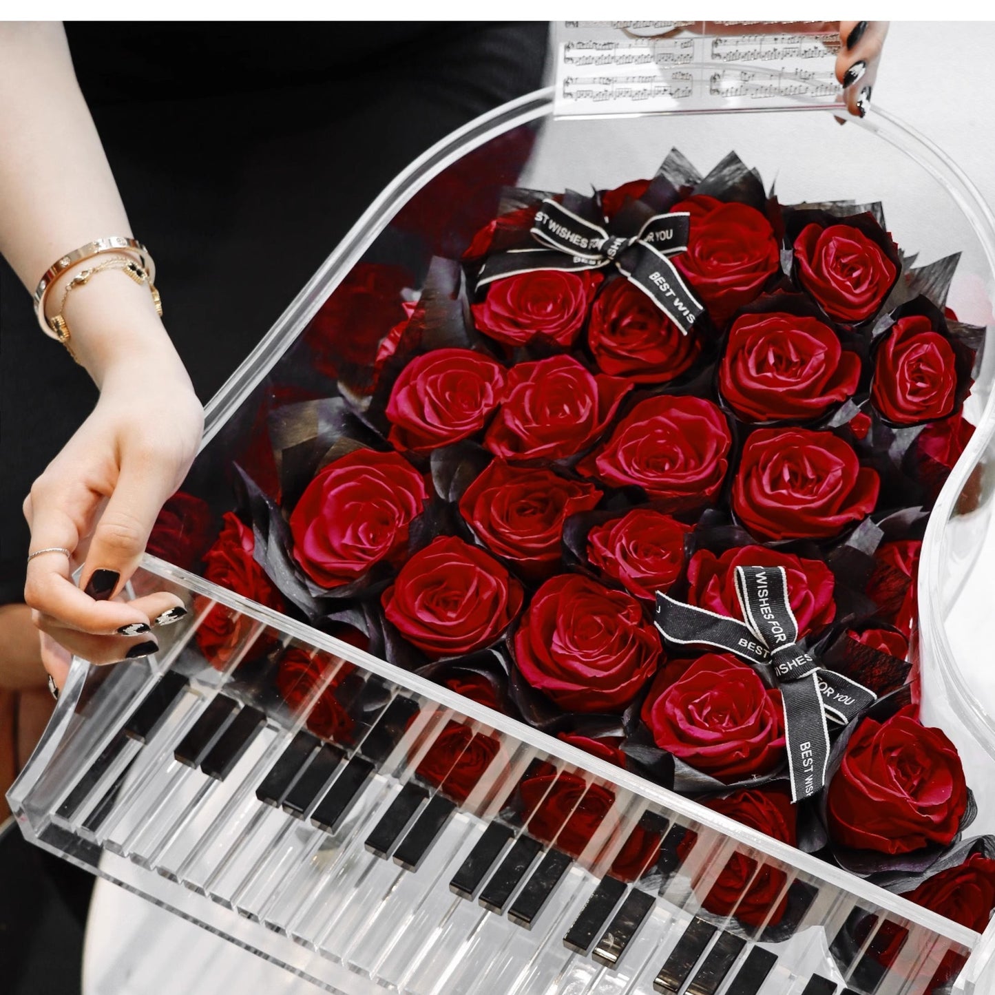Creative Preserved Rose Acrylic Piano Gift Box — An Exquisite Decoration Meticulously Crafted Especially for Women