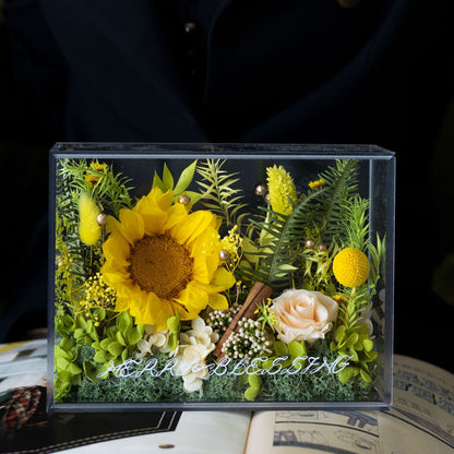 Transparent acrylic preserved flower gift box floral arrangement, an ideal choice for living room decoration and tabletop display.
