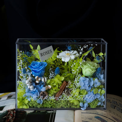 Transparent acrylic preserved flower gift box floral arrangement, an ideal choice for living room decoration and tabletop display.